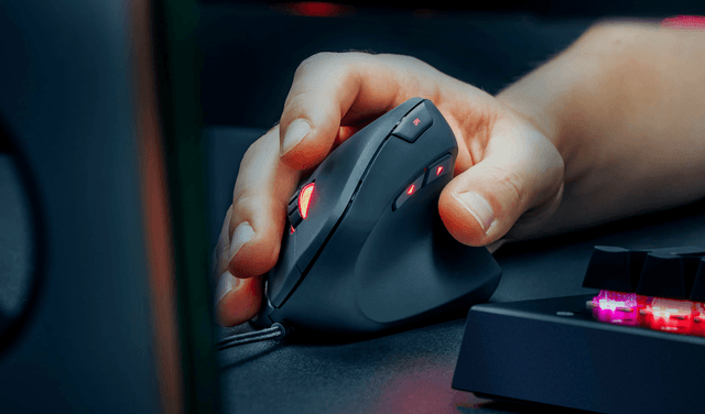 Product Highlight image Vertical gaming mouse with ergonomic design