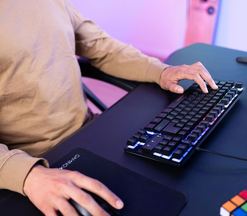 Thado Trust.com - Illuminated TKL 833 GXT Keyboard Gaming