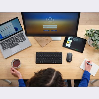 Lyra Wireless Keyboard & Mouse Set - black